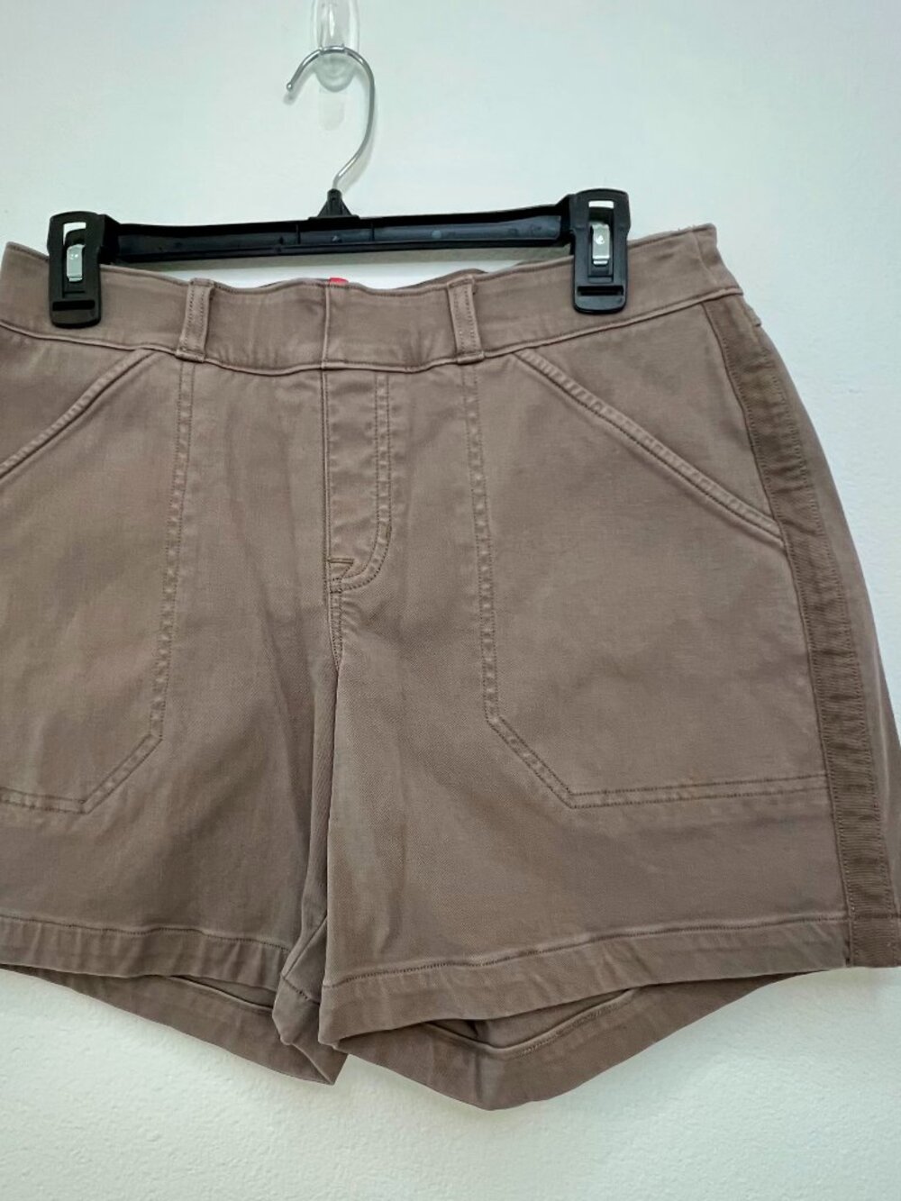 Spanx 6 Inch Stretch Twill Shorts Womens Large Pull on 4 way Stretch Pockets